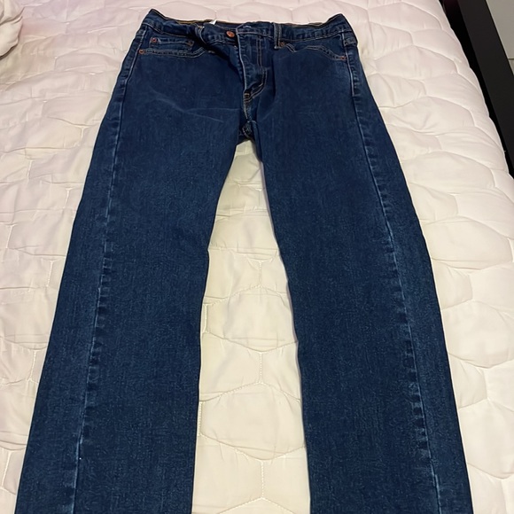 Men’s Levi Jeans - Picture 2 of 3